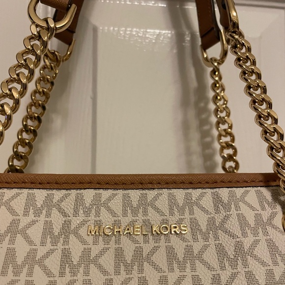 Michael Kors Signature Logo Jet Set Trvael Chain Medium tote - Picture 3 of 7